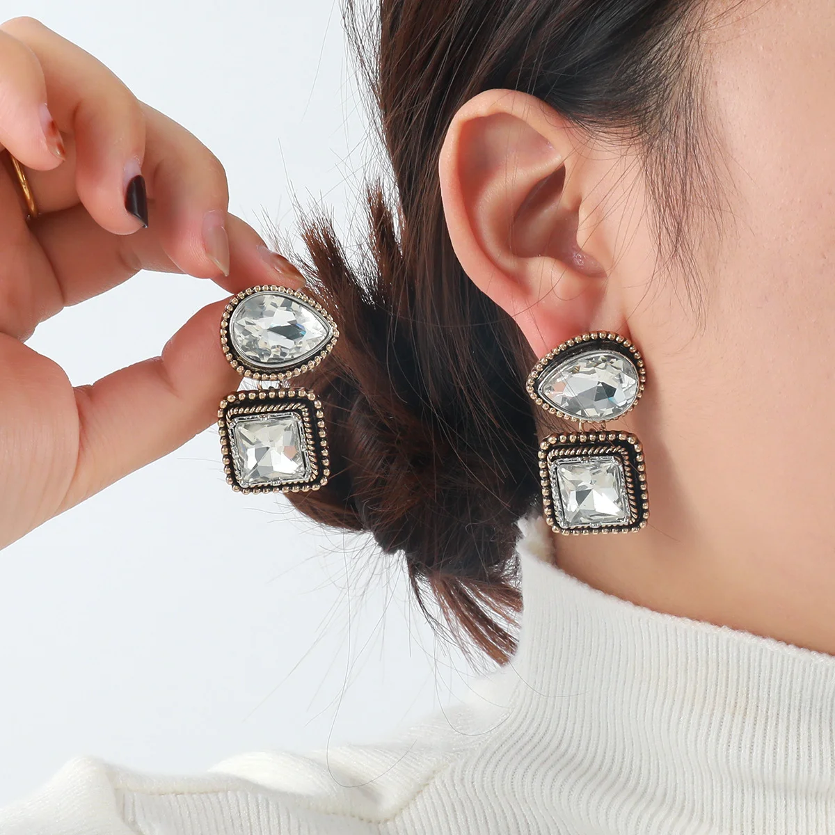 

Vintage Geometric Square Diamond Earrings for Women Luxury Water Drop Studs Bohemian Style Fashion Dangle Earrings