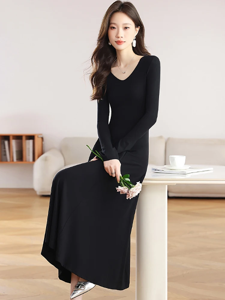 Damska koreańska sukienka w stylu vintage Hepburn na studniówkę, jesienno-zimowa, czarna, dzianinowa, z długim rękawem, dekolt w serek, elegancka sukienka bodycon długa, kolekcja 2025.