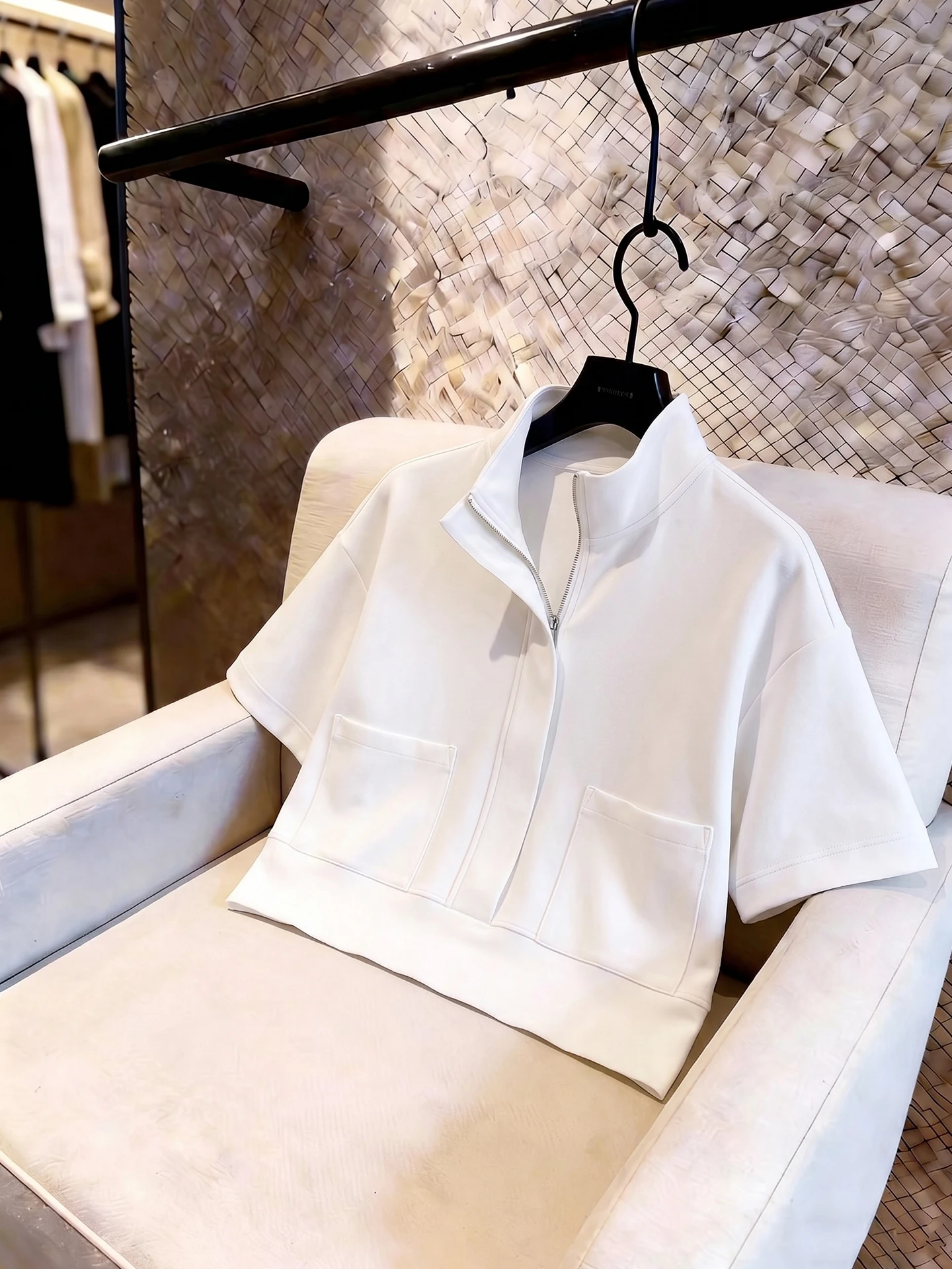 

White Half-Zip Fashion Short Sleeve Loose Fit T-Shirt Summer Casual Style Slimming Effect Casual Wear for Women
