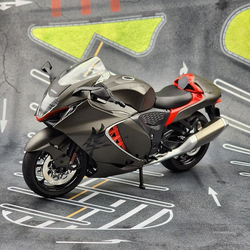 1/9 Suzuki Hayabusa GSX-1300R Alloy Motorcycle Model Toy Vehicle Collection Carrying Lighting Off Road Autocycle Toy Car