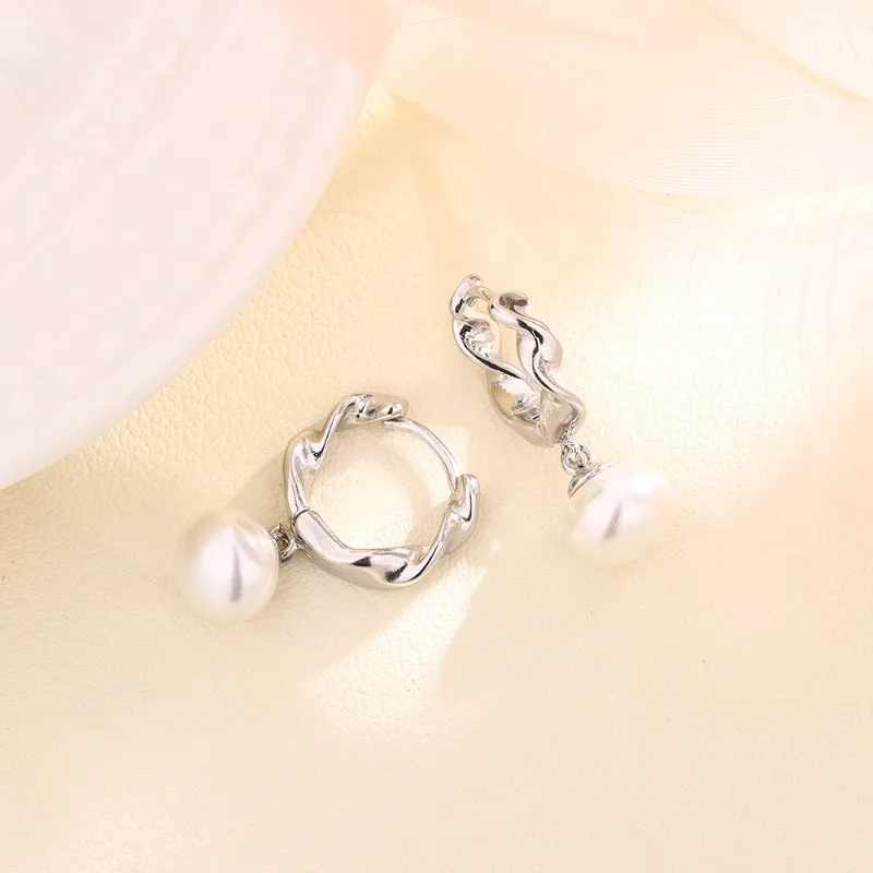 Fashion Geometric Mobius Wave Hoop Pearl Earrings for Women of Bohemian European Jewelry