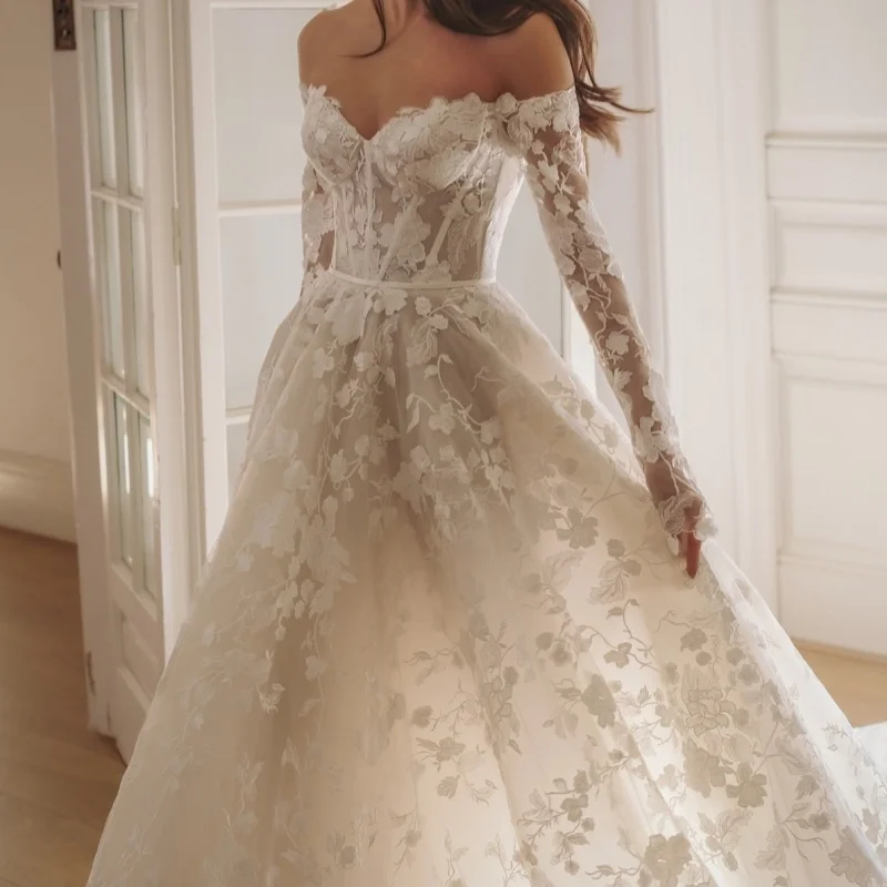 Simple Ivory White Wedding Dresses Flower Decal Skirt Long Tail A-Line Skirt Layered Made Wedding Dress Bridal Gown Customize