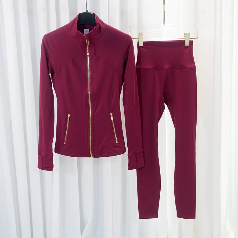 

Women's Yoga Two-Piece Set with Gold Zipper Jacket and Seamless 9/10 Leggings