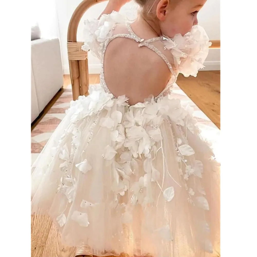 Vestido de fiesta de manga corta para niña, vestido de princesa esponjoso con apliques de flores blancas, escote Corazón, longitud hasta la rodilla