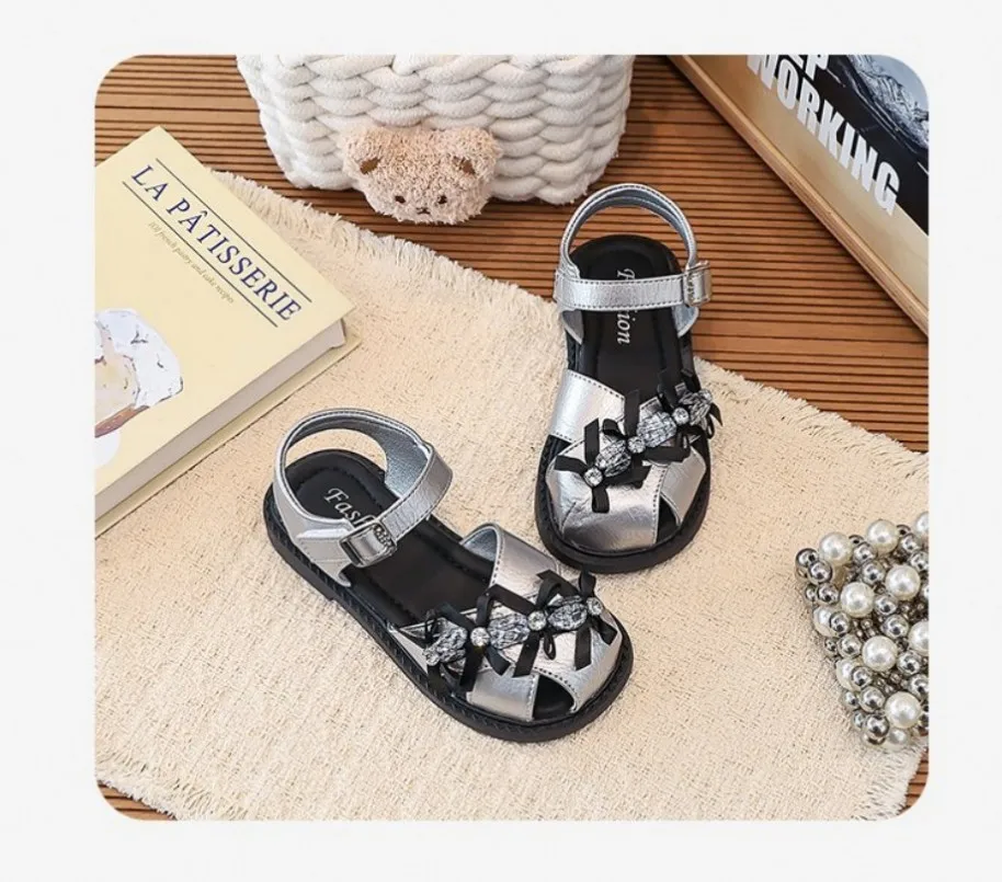 

Princess-style girl's summer sandals, featuring bow ties and crystal designs, suitable for summer beach/party/daily wear