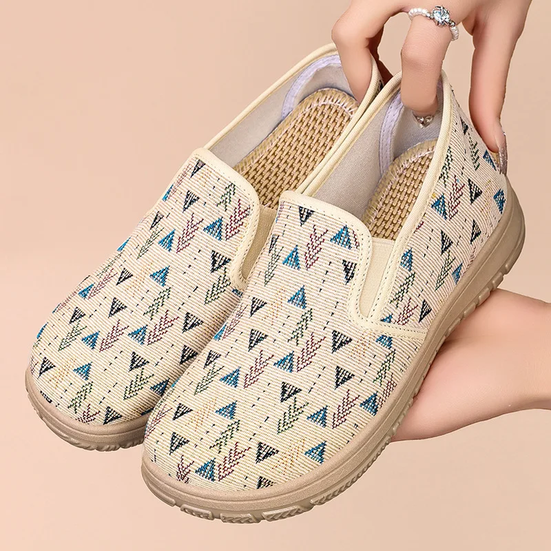 

2025 Women's Spring summer new Flat Bottom Soft Bottom Comfortable lazy Casual Cloth Shoes Mom's Single Shoes