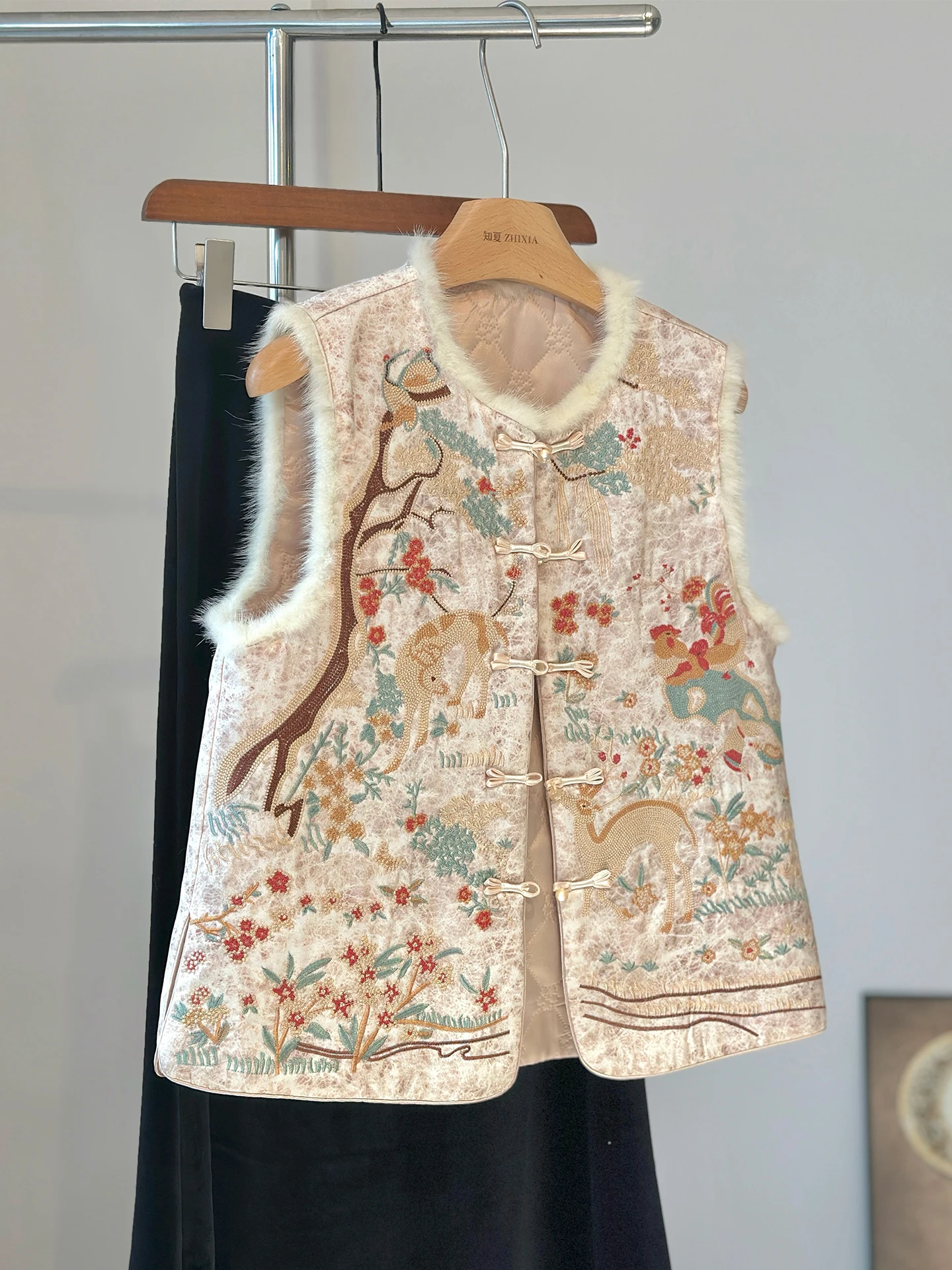 High-End Daily Machine Embroidery New Chinese Vest Autumn and Winter Quilted Cardigan Outer Wear National Style
