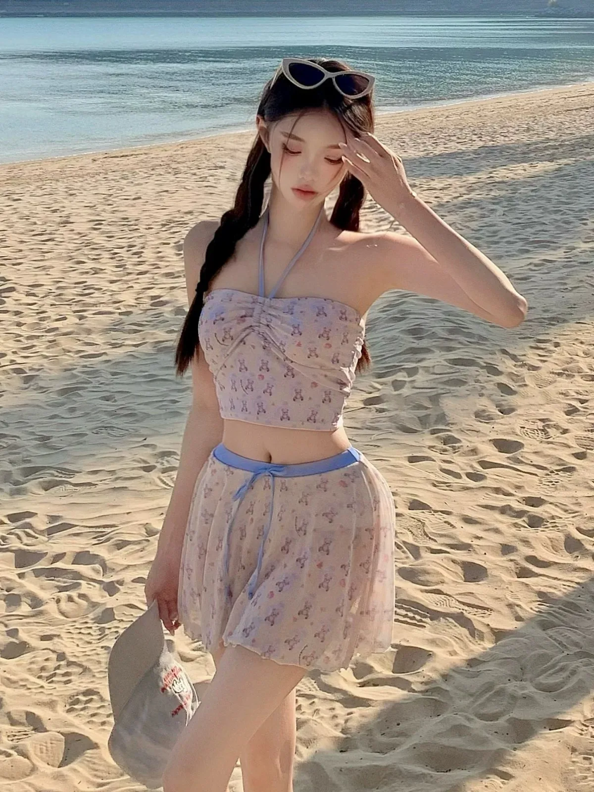 ชุดว่ายน้ำทูพีซน่ารักสำหรับผู้หญิง บิกินี่ทรงเต้าเล็ก เหมาะสำหรับวันหยุดพักผ่อน สไตล์เรียบหรู ดูสง่างามและเพรียว