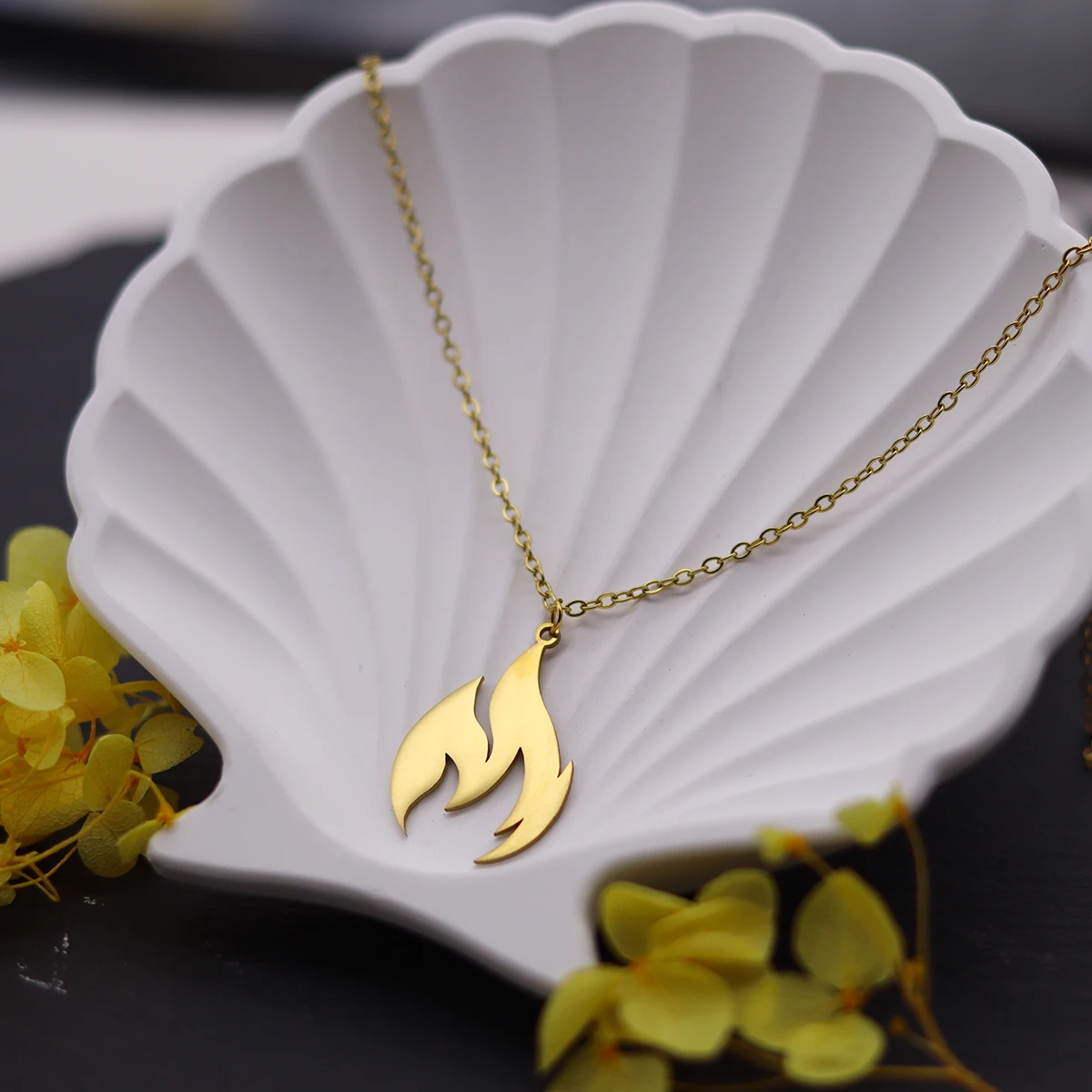Stainless Steel Flame Shape Charms Necklaces For Women Trendy Gold Color Flame Pendant Choker Necklace Jewelry Gifts