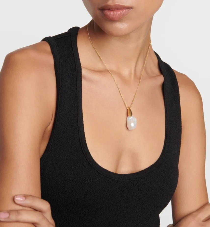 Irregular large pearl pendant necklace