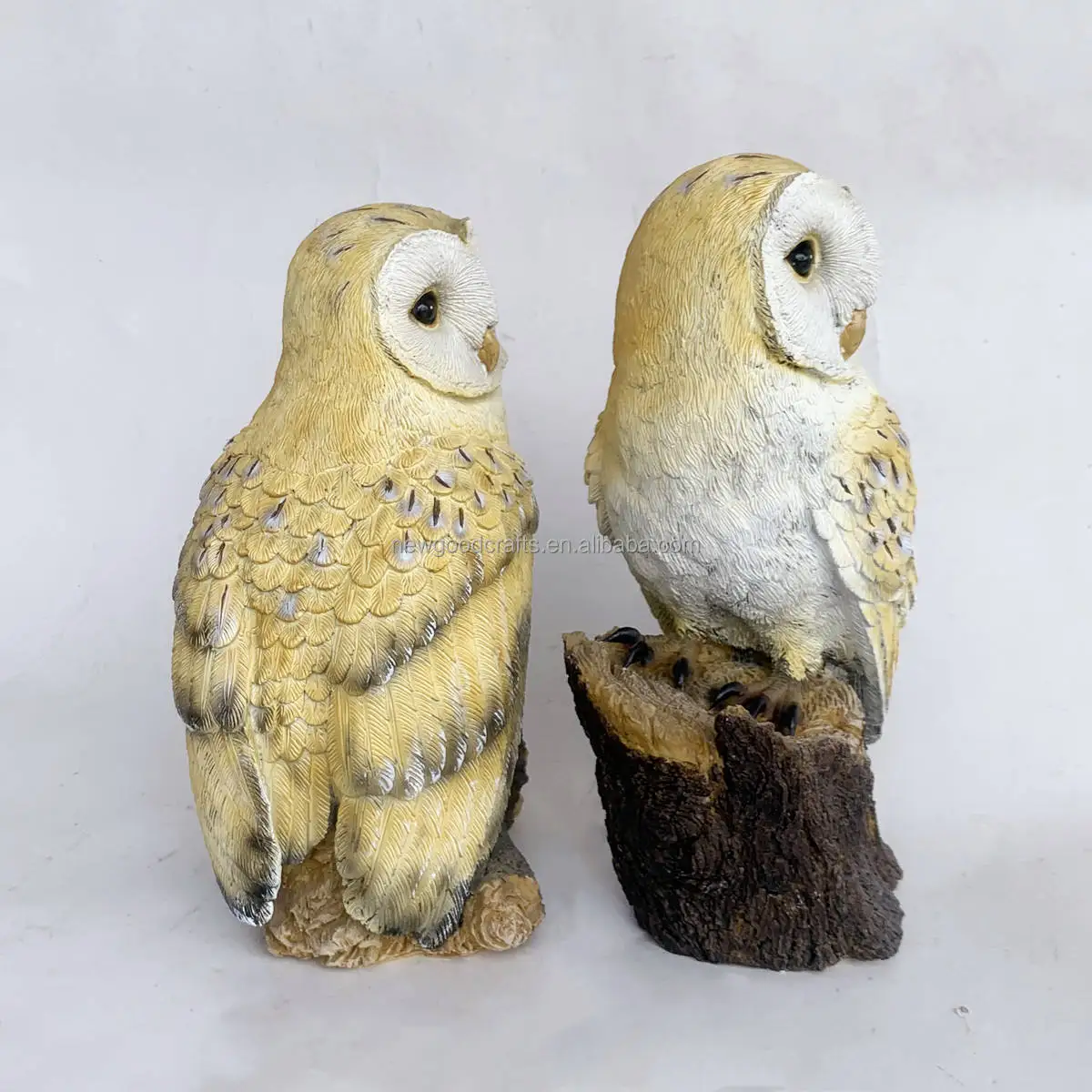 Barn Owl Vigilantly Perched on Tree Stump Statue Resin Owl Sculpture Home Decoration Nautical Animal Resin Miniature Figurines