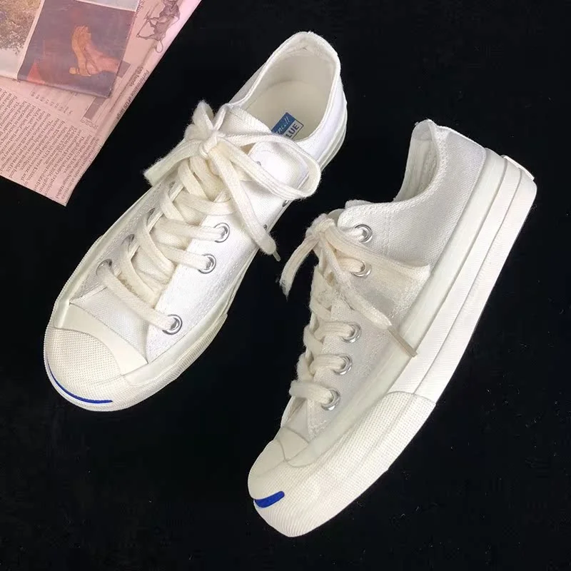 Fashionable Low-Top Canvas Slip-On Shoes Classic White Casual Sneakers Street Style Versatile Flat Footwear for Women