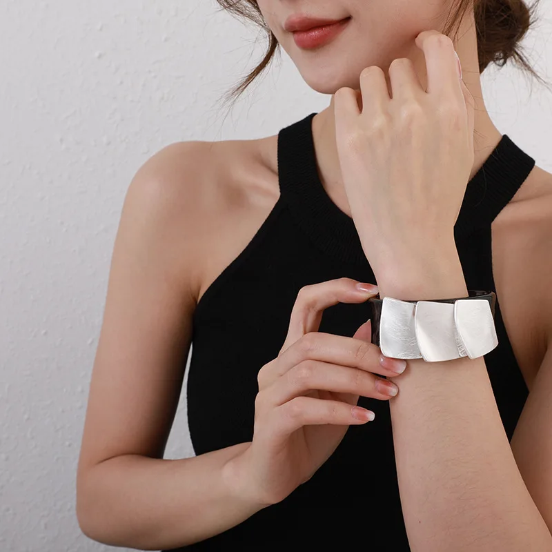 Simples geométrico escovado quadrado pulseiras liga feminina high-end atmosférica pulseira moda jóias