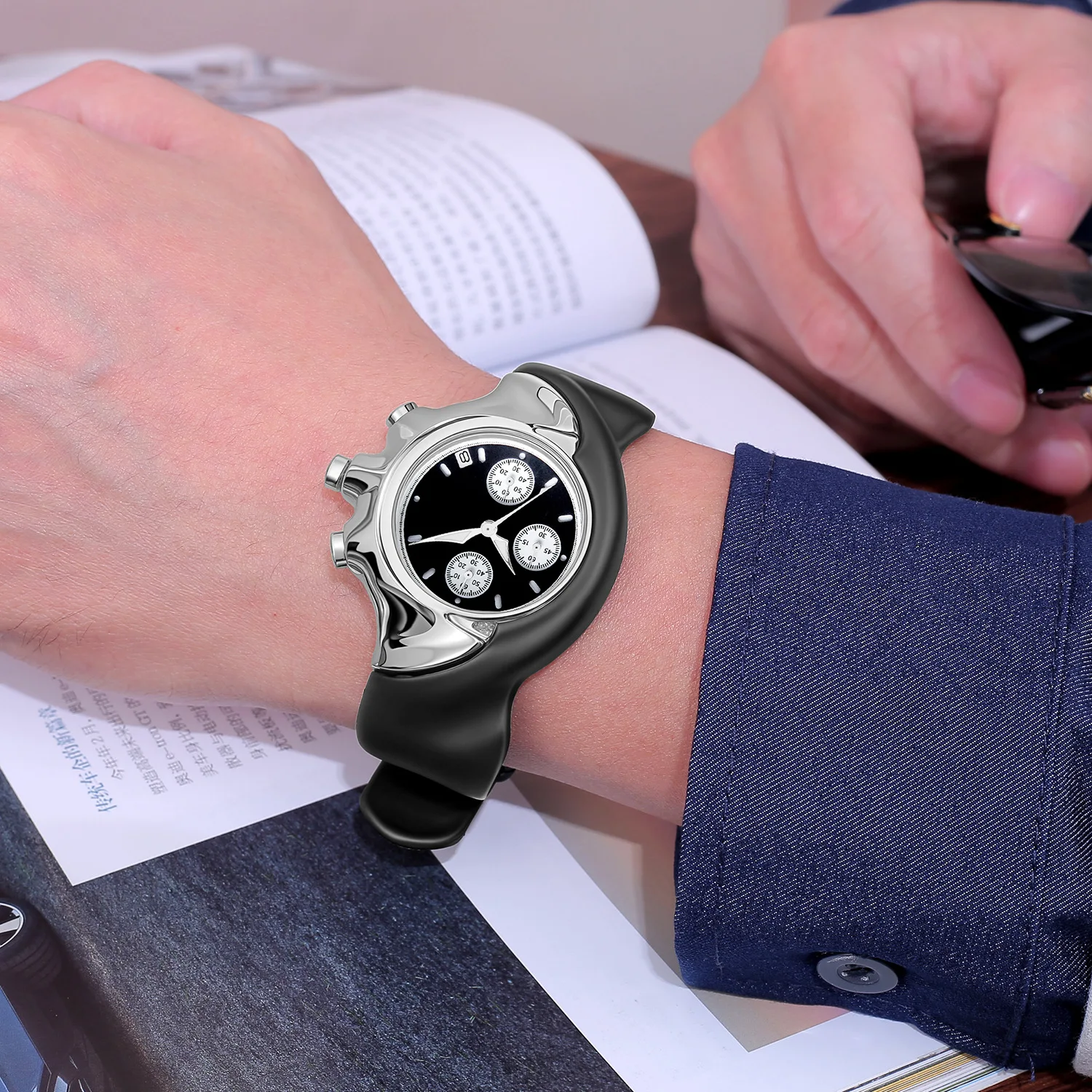 Orologio da ragazzo y2k dalla forma speciale Orologio da polso al quarzo da uomo alla moda con tre occhi europei e americani per ragazzi, regalo di nicchia