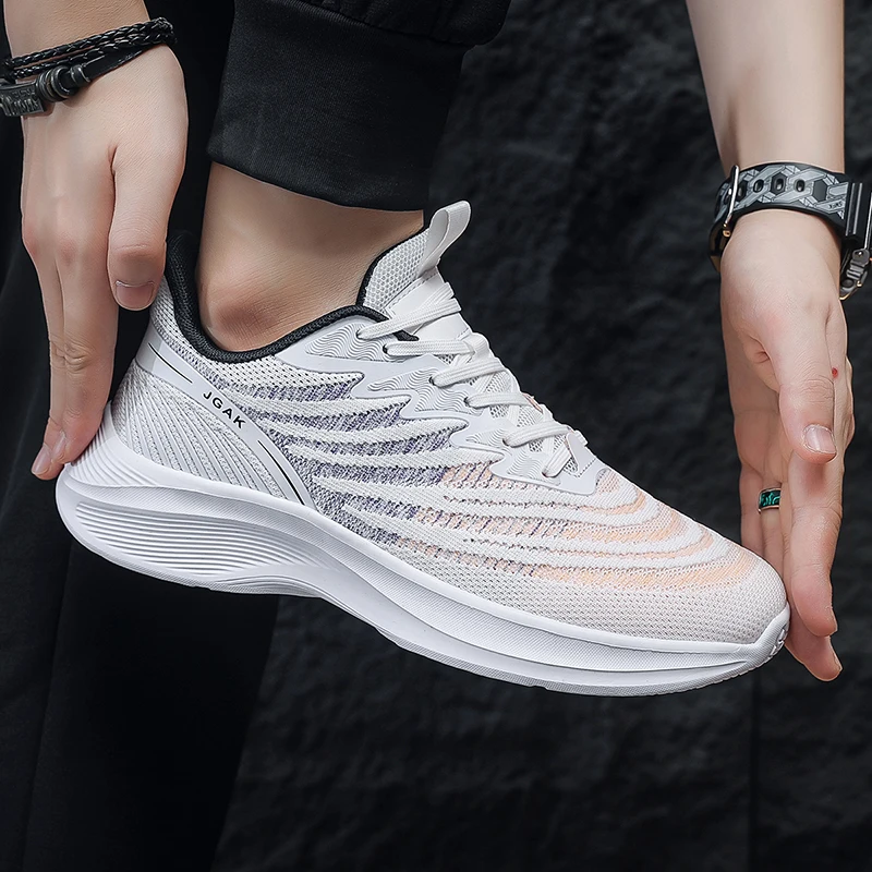 Novos sapatos esportivos masculinos confortáveis moda versátil quatro estações respirável sola grossa resistente ao desgaste tênis de lazer ao ar livre