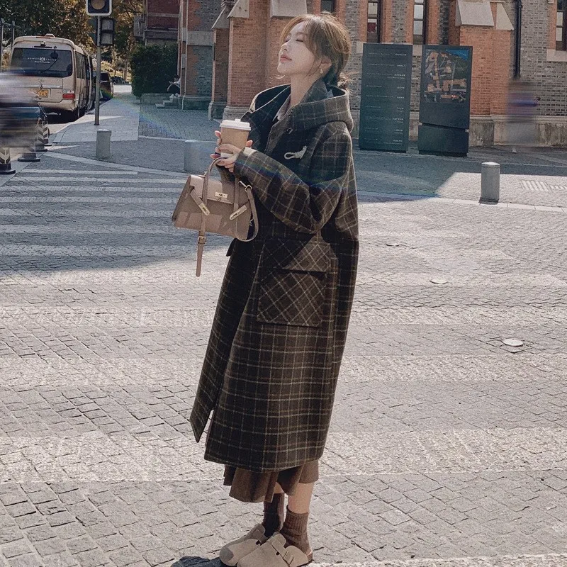 

Women's new mid-length woolen coat with horn buttons