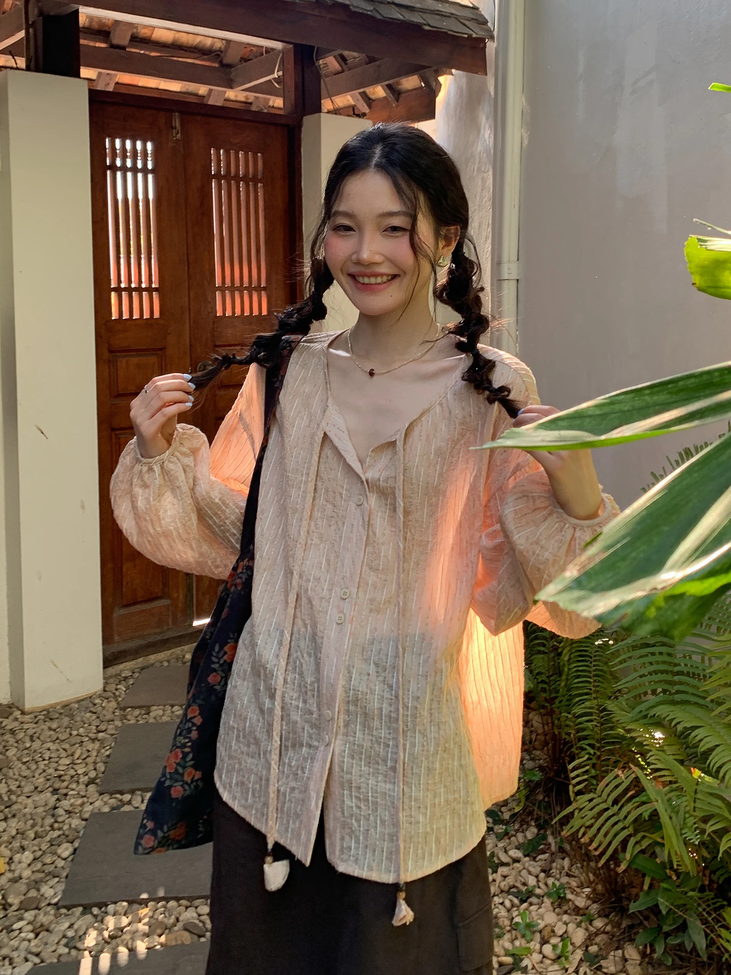 

Loose Women's Long Sve irt with Belt Design Casual Sle Spring 2026 New Collection Transparent Element Faionable Top