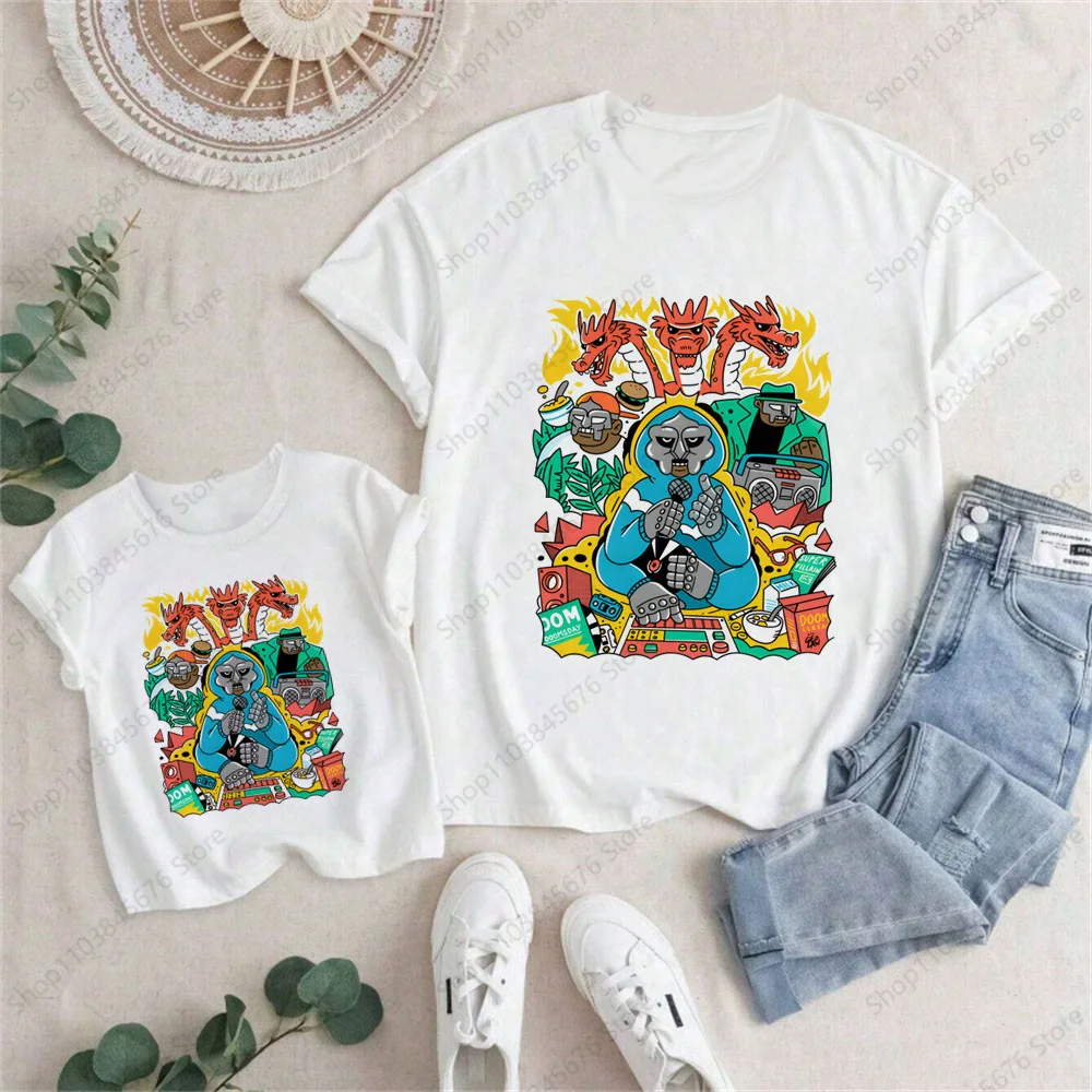 MF Doom Print passende Outfits für Familien T-Shirts lustige Kawaii Cartoon Mädchen Top weiß