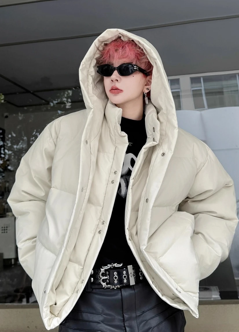 سترات رجالية جديدة لشتاء 2025 بقلنسوة وسميكة سترات رجالية دافئة مقاومة للرياح عصرية من قطعتين معاطف أنيقة بلون واحد