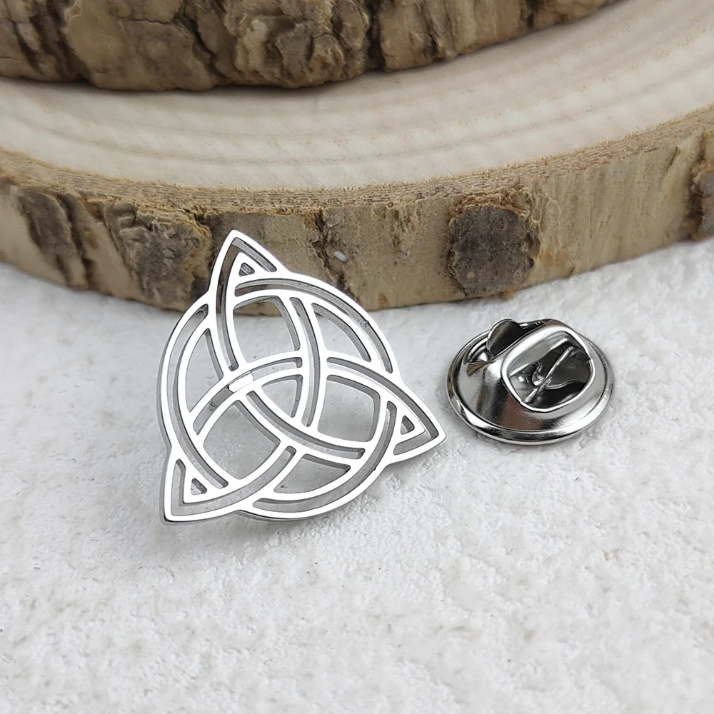 New round Celtic knot men's lapel pin, stainless steel gold-plated badge, black brooch for suit accessories, gift for father - Image 3