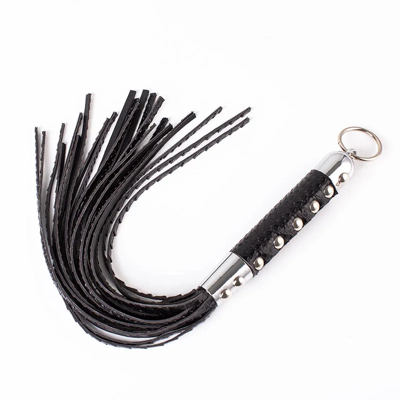 BDSM vintage leather loose whip metal rivet vintage openwork clock S exclusive nameplate slave game leather whip couple SP whip