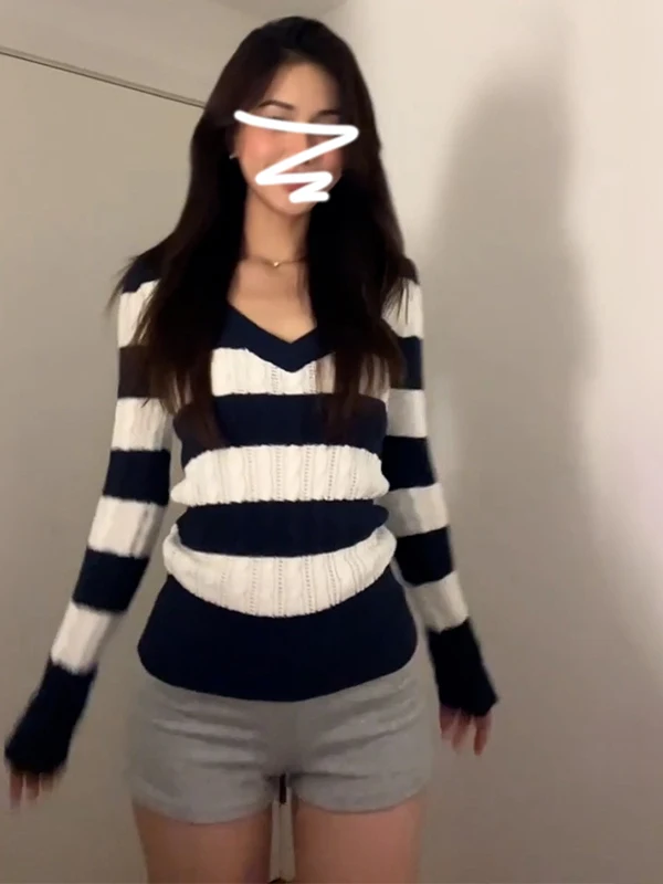 

2025 Autumn Winter Women's V-Ne Striped Knitwear Slim Fit Base Layer Top High-End Sensation Color Colion Inner Wear