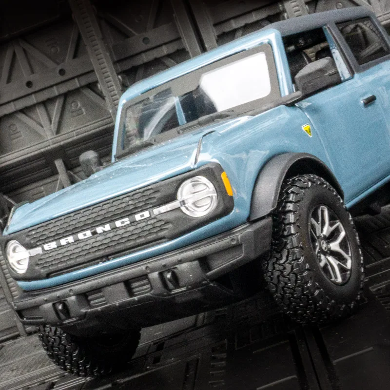 

Модель автомобиля из сплава Bronco Badlands 1:24 Ford 2021, металлическая статическая модель автомобиля, украшение, подарки для друзей, детские игрушки