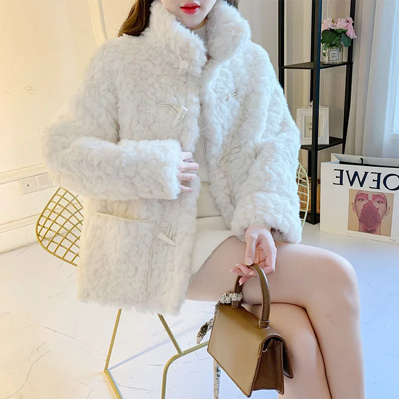 ฤดูหนาวแกะแคชเมียร์ Coat คอตั้งสั้นวัวฮอร์นปุ่มผู้หญิงหนา Faux Fur Jacket