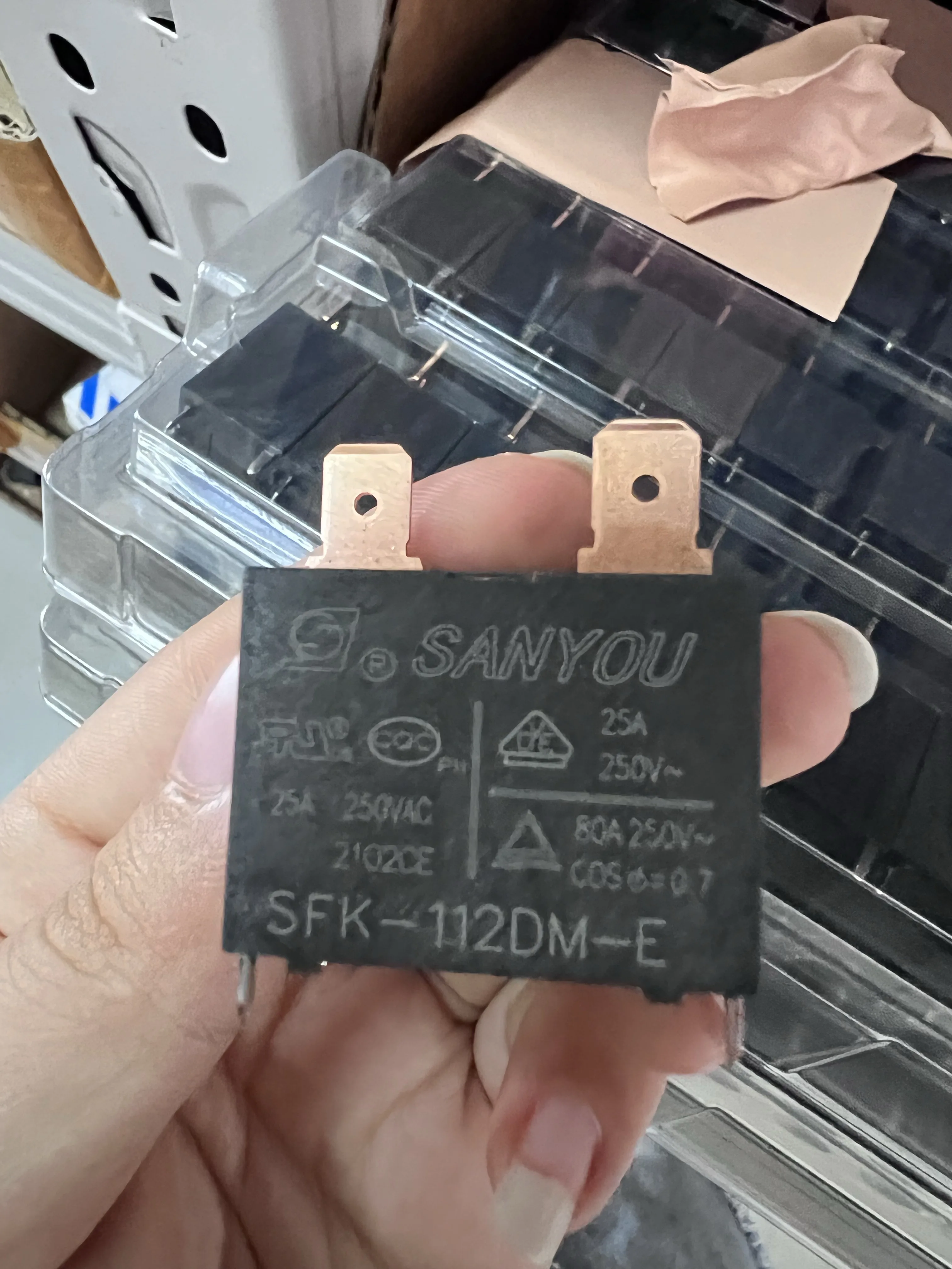 5pcs-50pcs Meg nem látott SANYOU Lovat vált SFK-112DM 20A Szellőztet Légnedvesítő vize melegítő Lovat vált SFK-112DM-E 12VDC 25A 250VAC 4pin áram relays