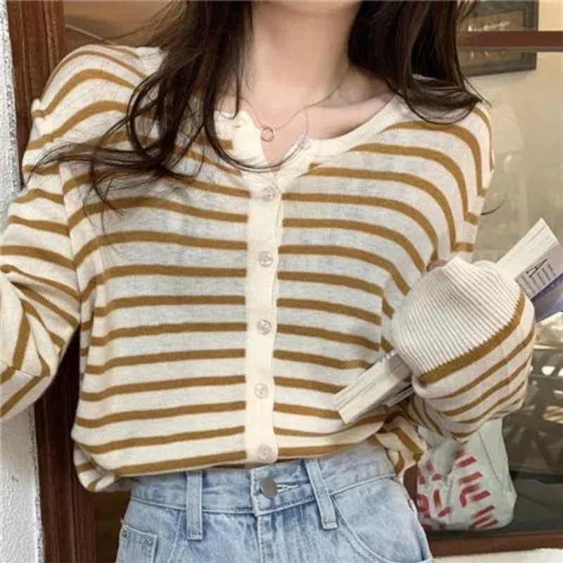 Sweet Fresh Autumn 2024 Women\'s New Patchwork O-Neck Button Striped Fashion Loose Minimalist Casual Knitted Long Sleeved Tops