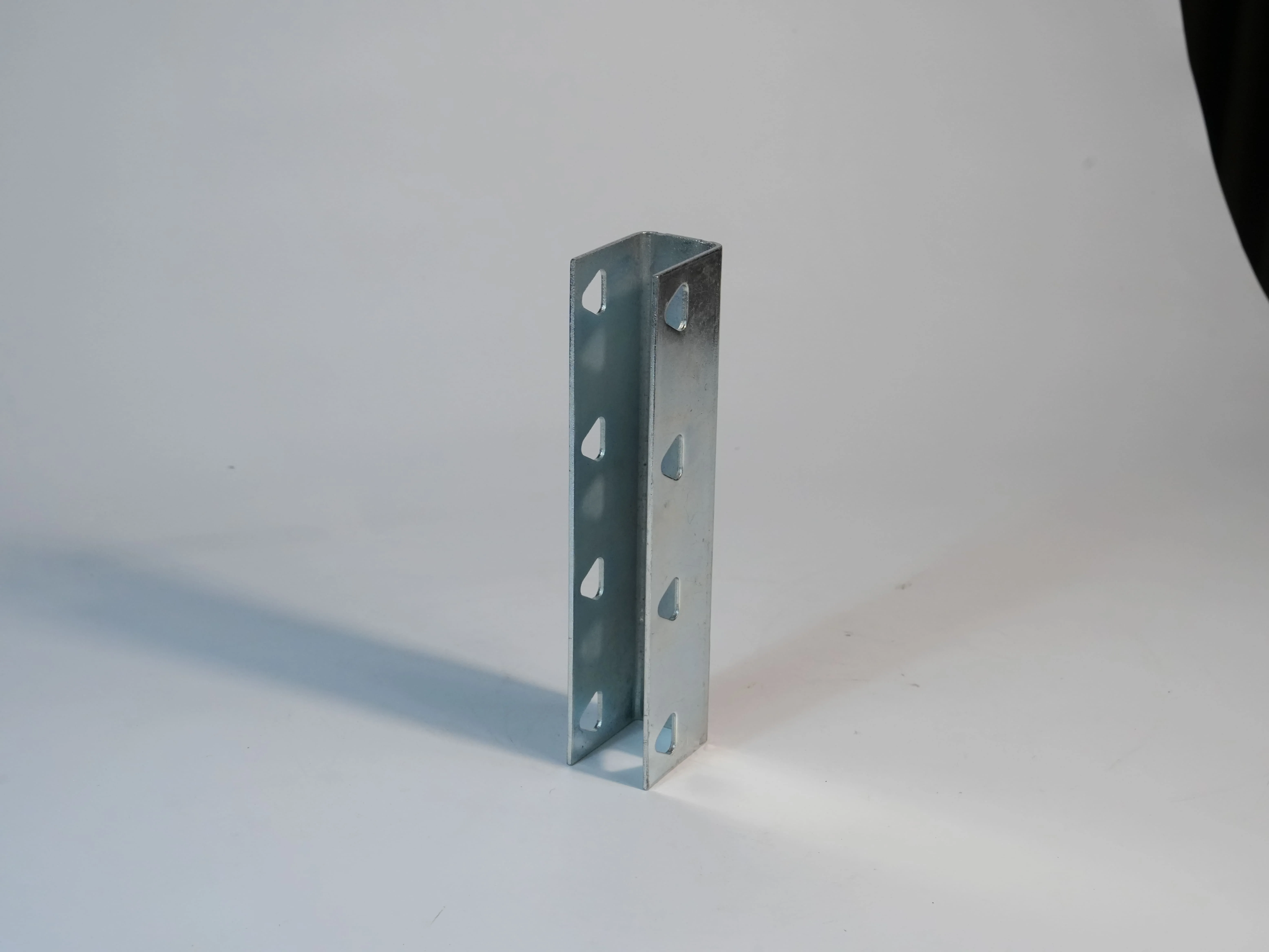 China Metal Fabrication Saddle Clamp Plumbing Pipe Fitting square Tube Joints Saddle Clamps Clips Plastic HDPE Pipe Fittings