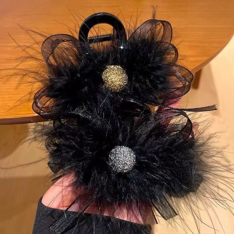 

Glam Feather Hair Clip For Women Evening Party Hair Accessories Gift Luxurious Velvet Touch