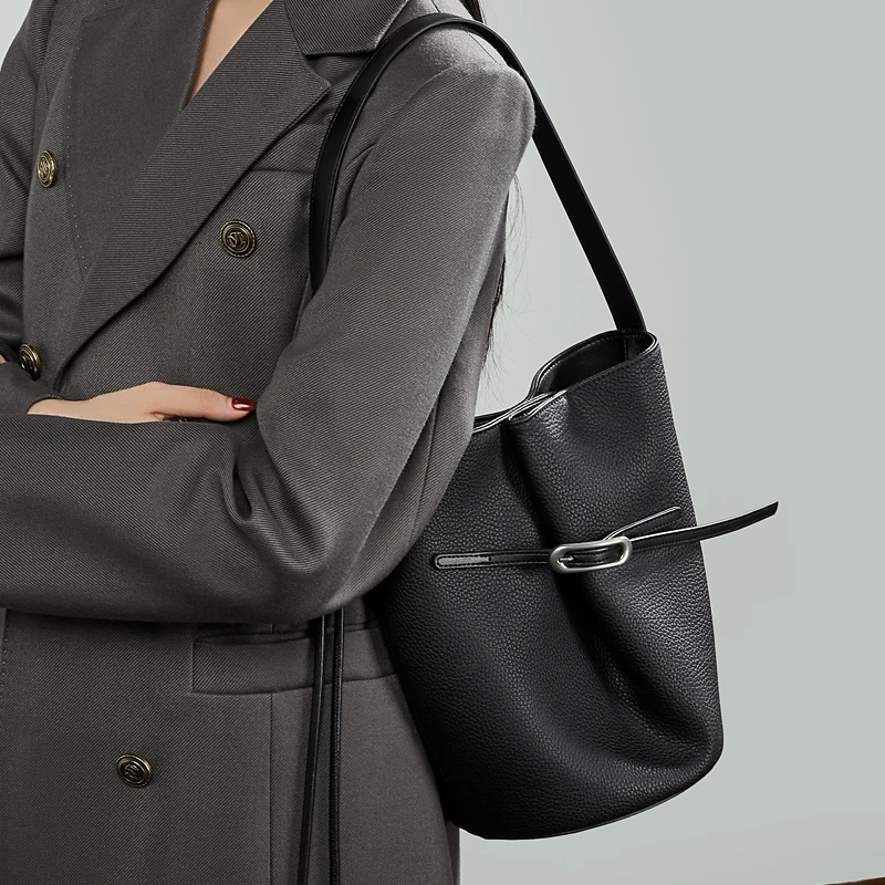 

Toptrends Cowhide Genuine Leather Bucket Crossbody Shoulder Bags For Women 2025 Luxury Designer Korean Tote Work Ladies Handbags