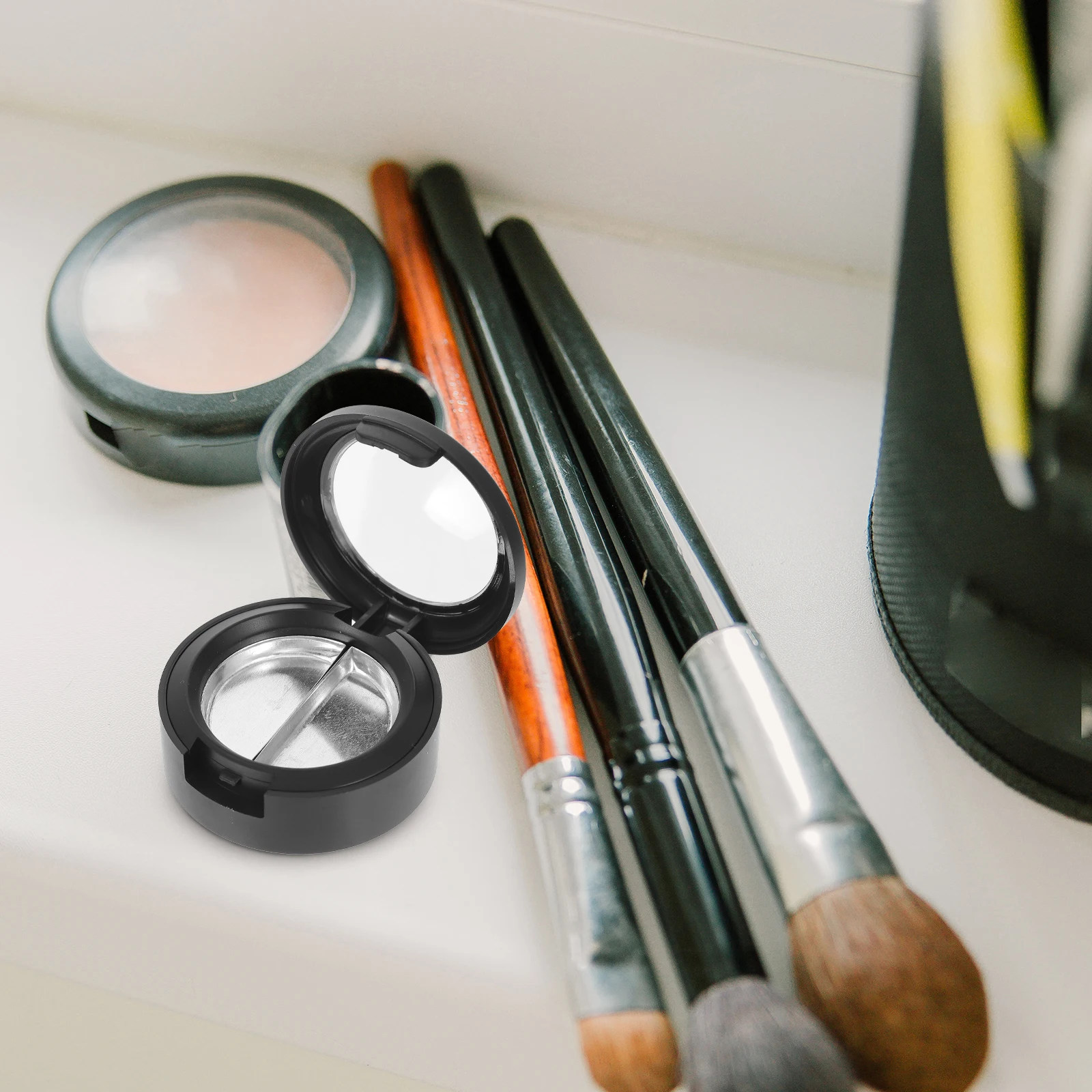 

4 Pcs Eye Shadow Box Empty Containers Durable Wear Resistant Compact Lightweight Makeup Cases Skin Care Holder Cosmetics Storage