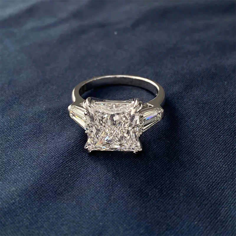 5CT EF VS-VVS Pear Cut IGI & 0.6ctw Tapered Baguette CVD HPHT Lab Grown Diamond Three Stones Diamond Ring Platinum 950 For Lady