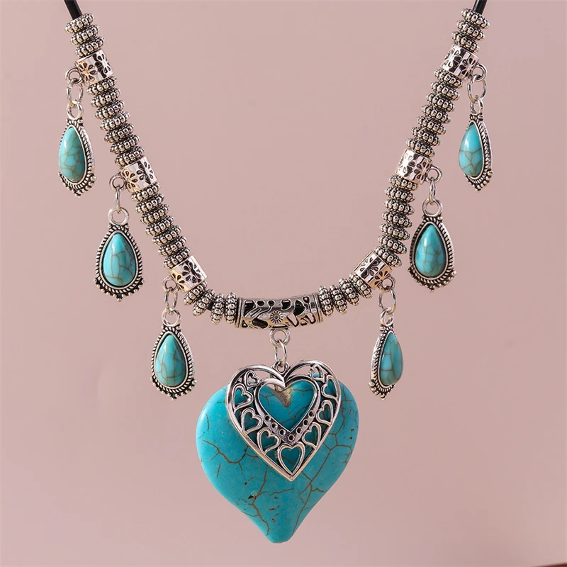 Bohemian Love Heart Necklace for Women Girls Turquoise Heart Pendant Necklace Girls Party Holiday Jewelry Accessories