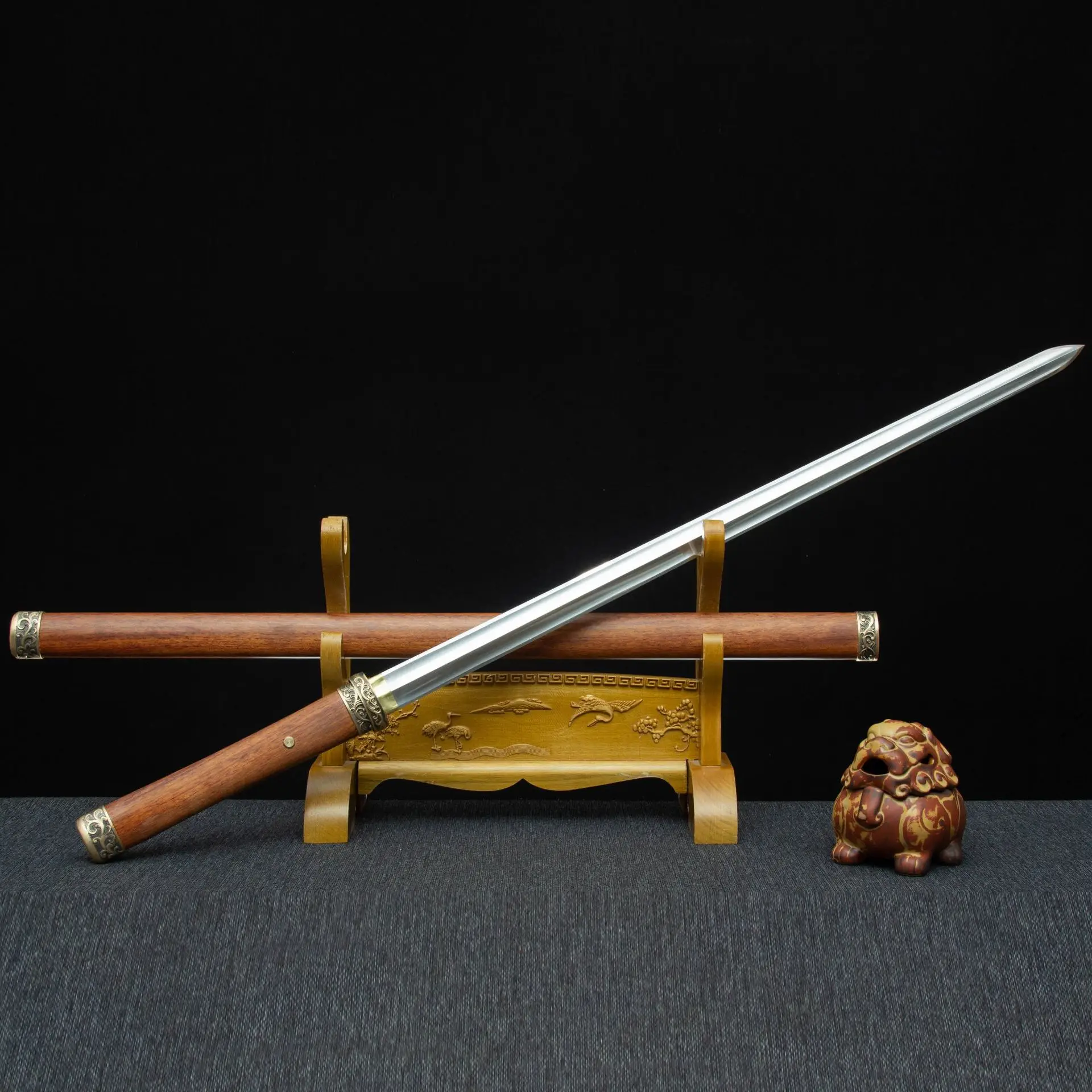 

104cm souvenir weapon kung fu sword high manganese steel hand-forged plain Tang sword tile Qing Dynasty sword town house hard