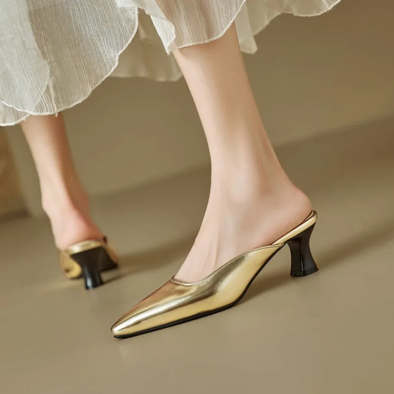 

Новые серебристо-золотистые летние сандалии с каблуком-подковой в европейско-американском стиле для повседневной носки и отпуска, удобные женские сандалии 34-46 размеров