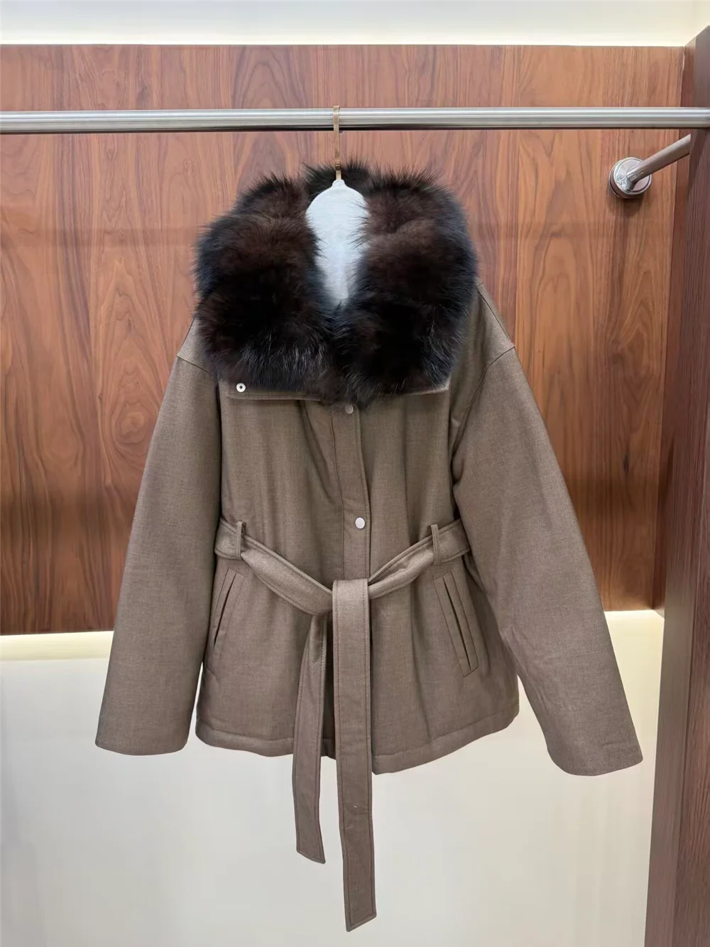 High-Quality Women's Thickened Goose Down Jacket Detachable Fox Fur Collar Belted Waist Outerwear