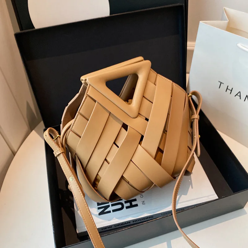 

European and American Woven Style Retro Handbag 2025 Summer New Foreign Style High Sense Niche Shoulder Messenger Women's Bag