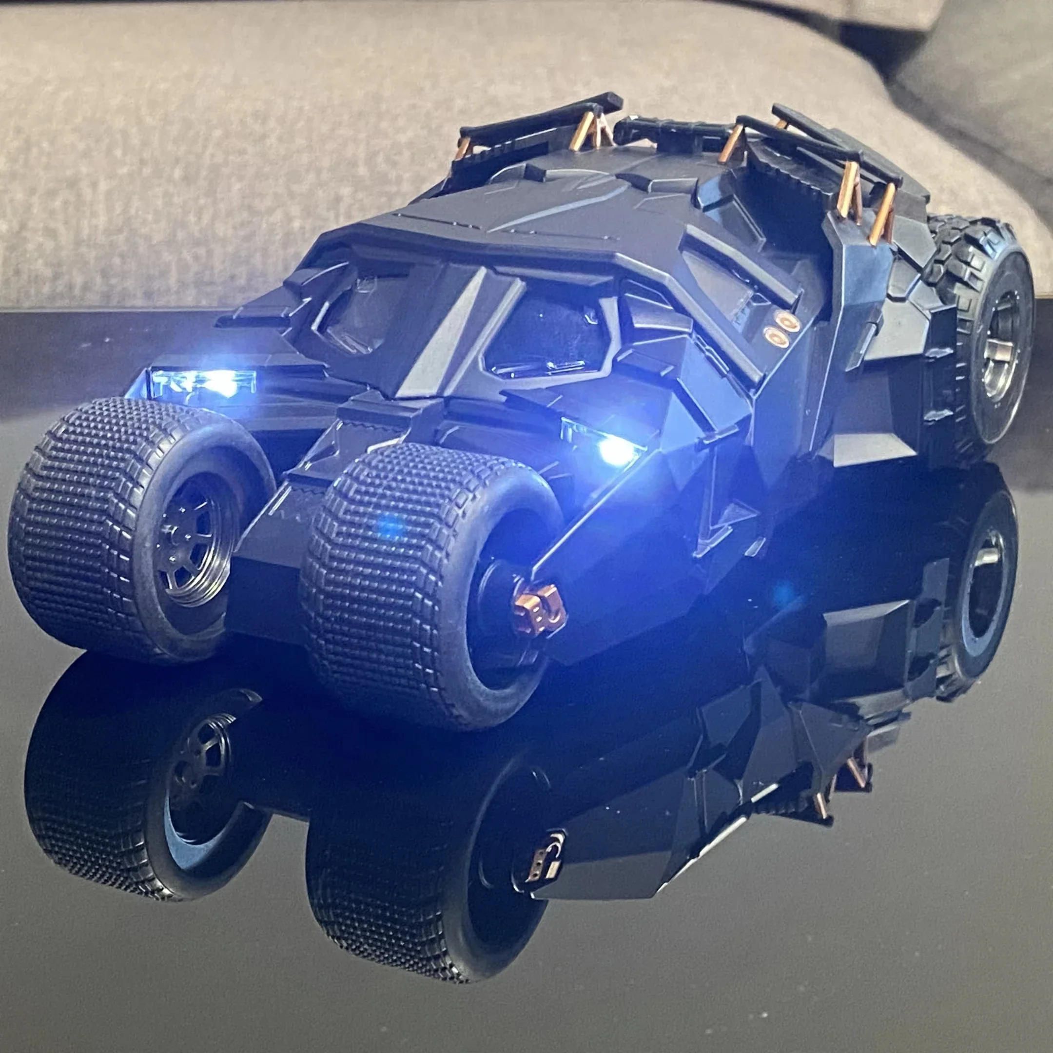 1:24 BAT Batmobile Tumbler Auto in lega Fonde sotto pressione e veicoli giocattolo Modello di auto Modello in scala in miniatura Giocattoli per bambini
