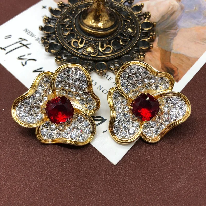 European and American Ruby Flower Chest Earnail Set