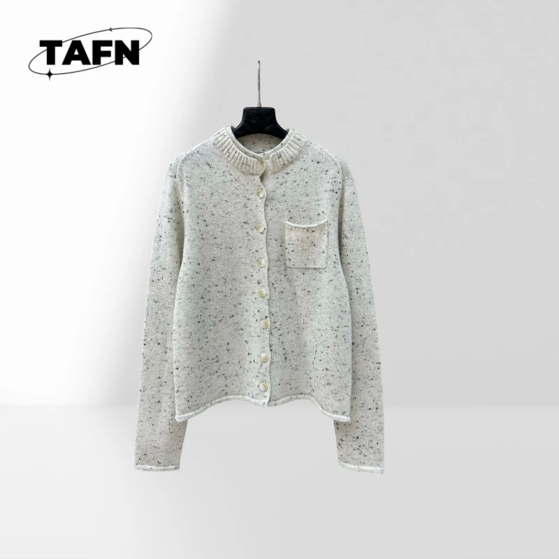 

Women's Premium Retro-Inspired Cashmere Cardigan – Stylish and Cozy for 2025 Luxurious Warmth for Everyday Wear AI1008