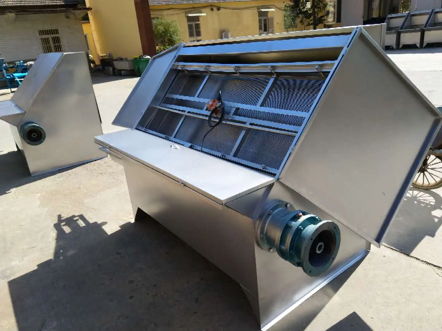 Separatore automatico di liquidi solidi per componenti centrali del cambio del motore Metodo di separazione delle vibrazioni per macchine agricole