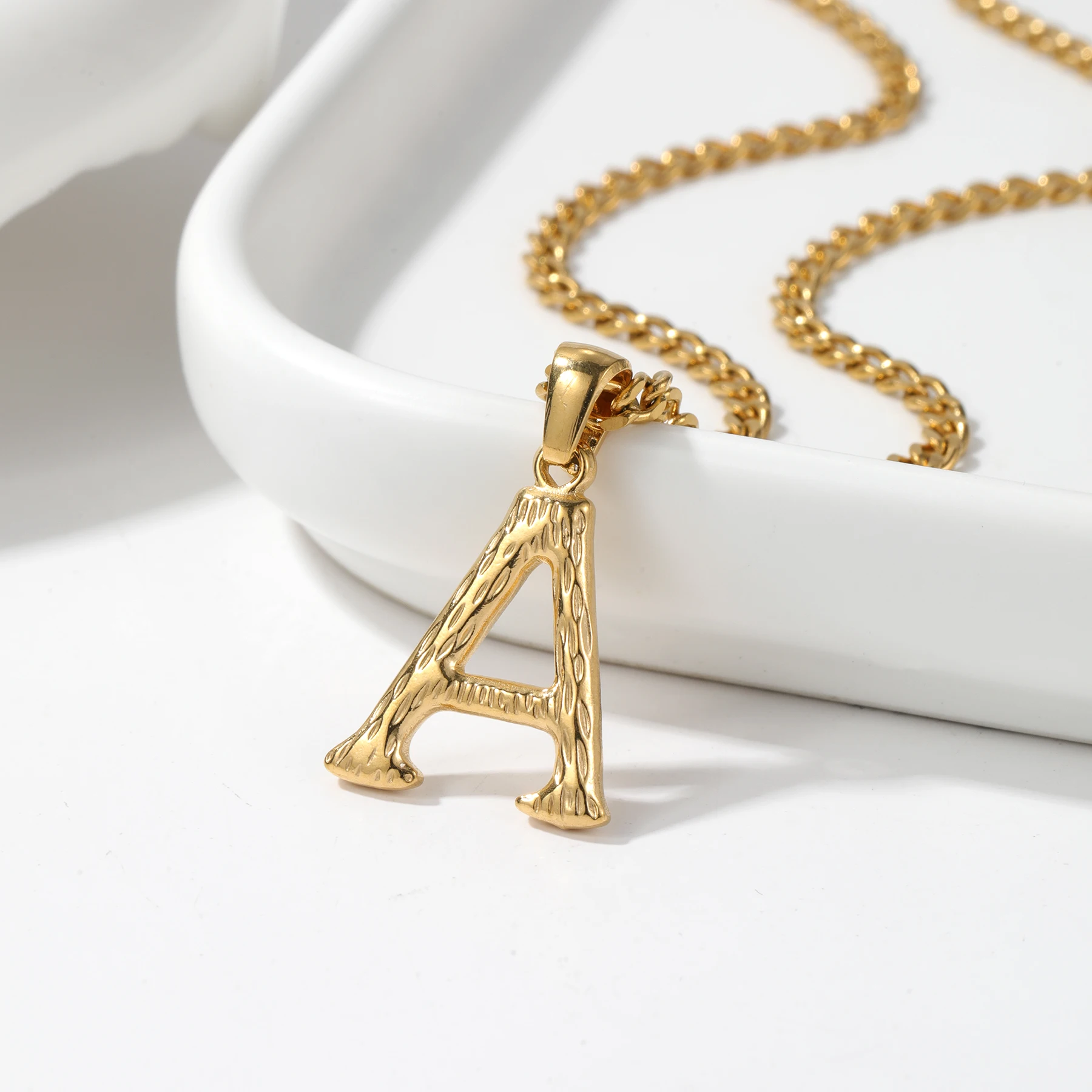Customized initial pendant necklace Daily hot sale 18K gold plated Versatile stacking artifact Shining all summer
