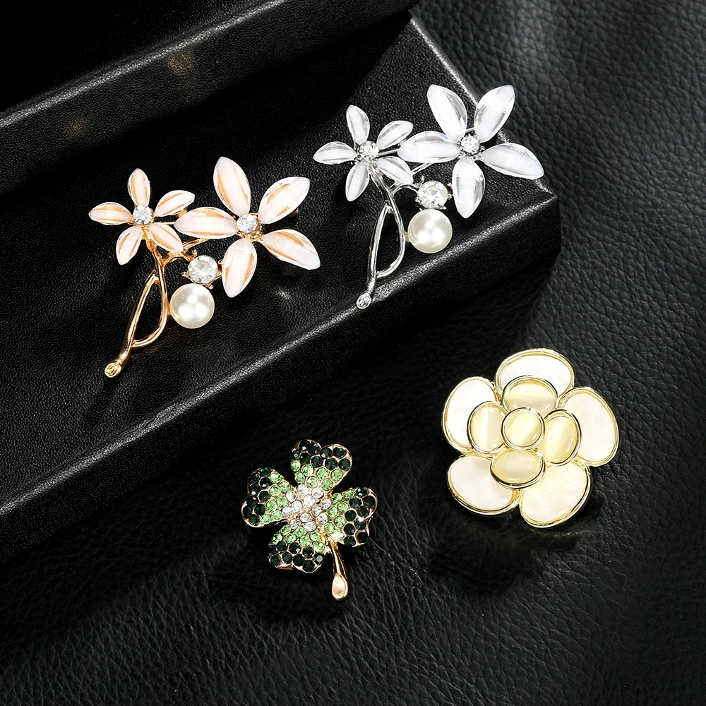 Luxury Flower Clover Wheat Ear Crystal Lapel Pins Pretty Dazzling Wing Musical Note Grape Rhinestone Brooches Women Jewelry