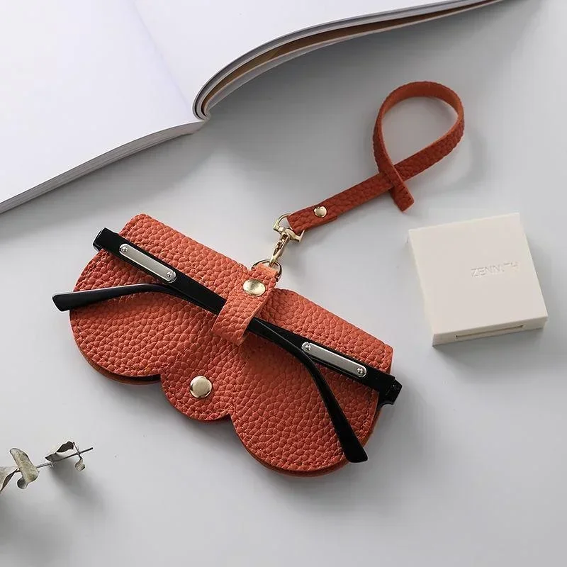 Brillenetui aus geprägtem PU-Leder mit Litschi-Muster, niedlicher hängender Brillenhalter für Sonnenbrillen und Lesebrillen, tragbare Reise-Aufbewahrungstasche – Detail 7
