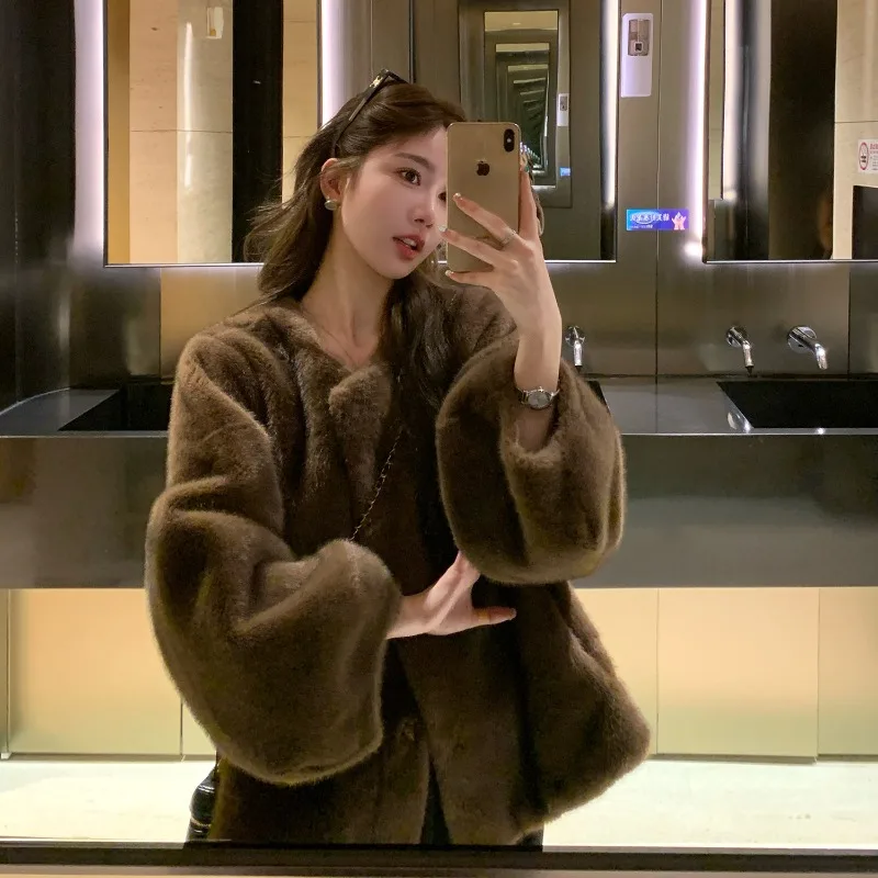 New Autumn and Winter Women's Warm Jacket Trend for 2026. A Short Eco-friendly Mink Coat with A Chinese Style Imitating Mink.