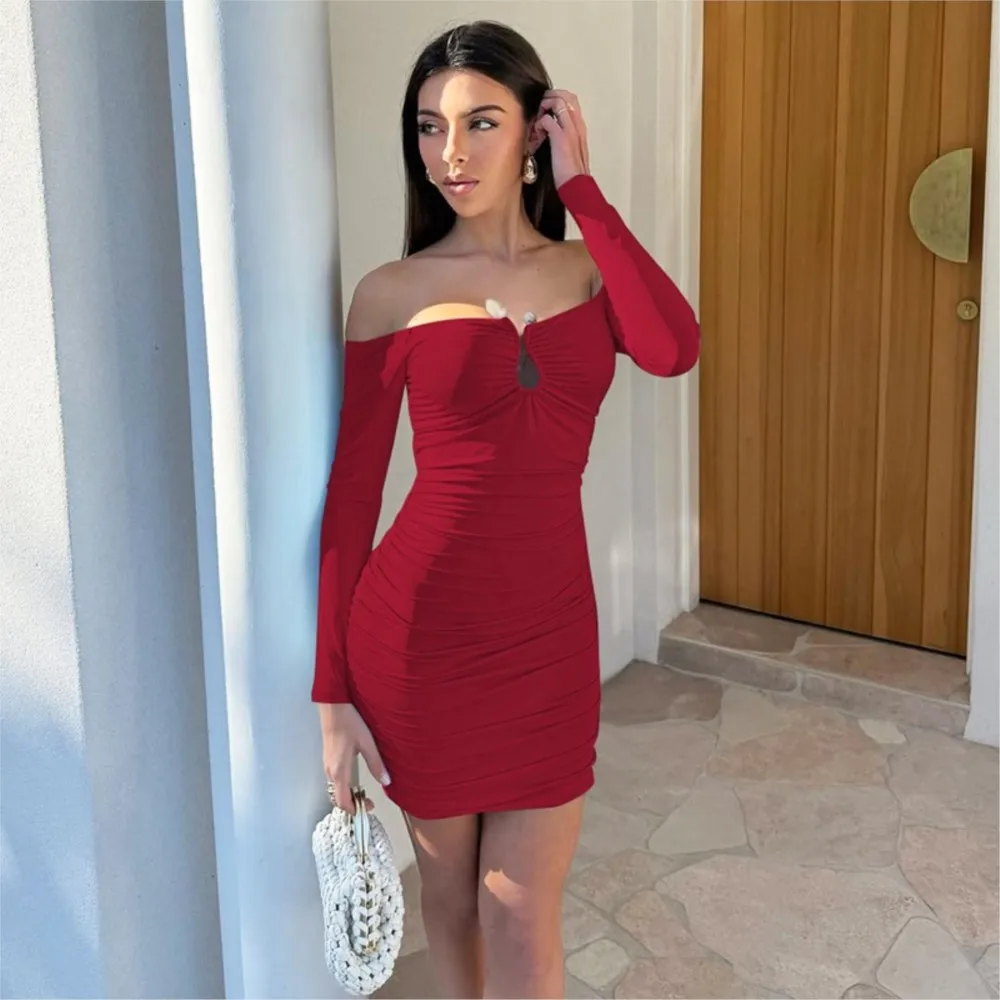 فساتين سهرة نسائية 2025 بلون سادة عصرية بكتف واحد حزمة نحيفة على الورك مجوفة أنيقة للإجازات الساخنة