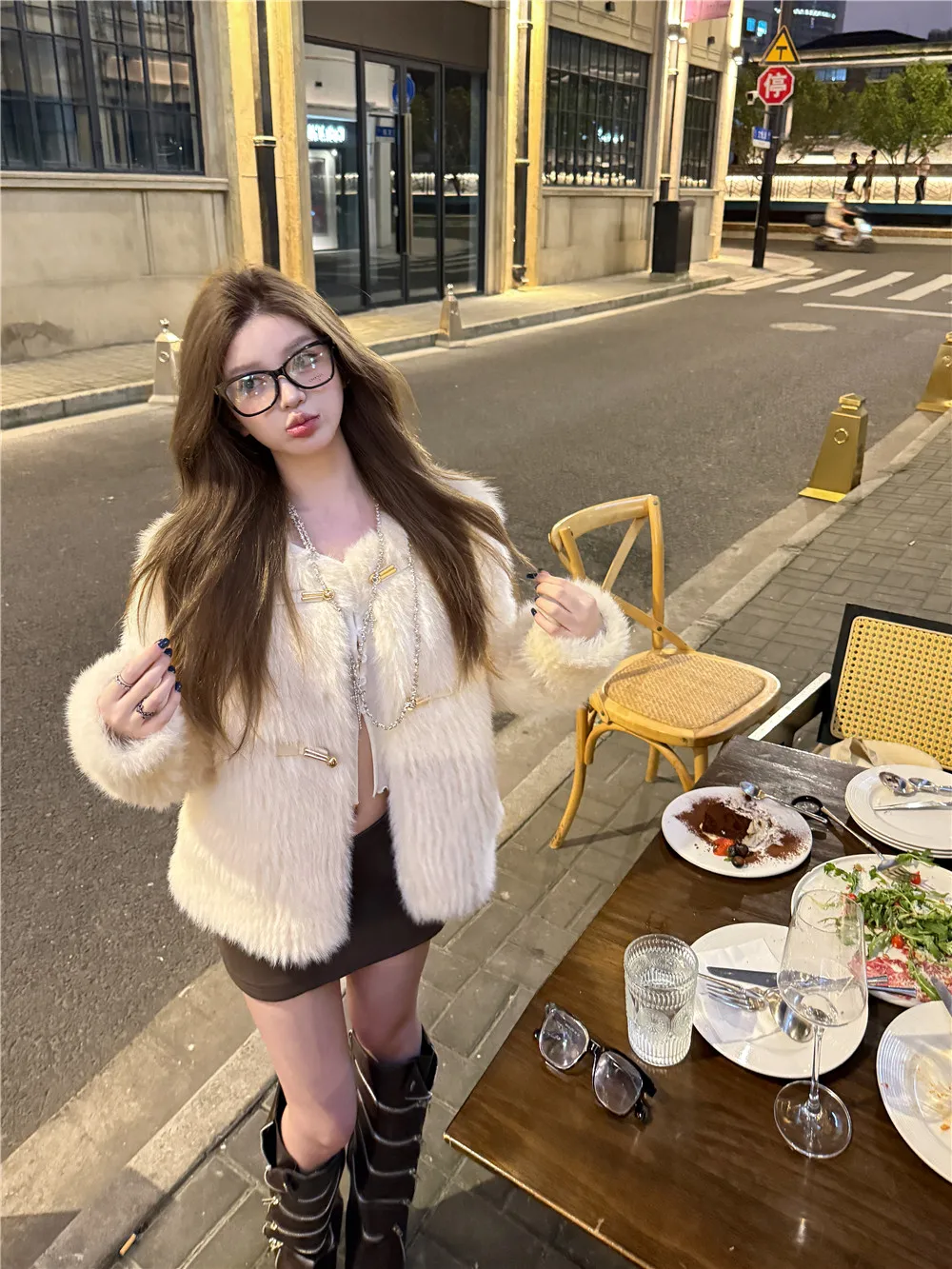 

2024 Autumn and Winter New Korean Style High-end Round Neck Eco-friendly Fur Fox Fur Loose All-in-one Short Coat Women's Suit
